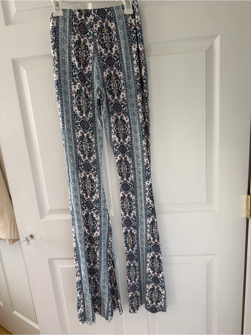 Solemio Vertical Medallion Wide-Leg Pants — Blue & White - Picture 2 of 5